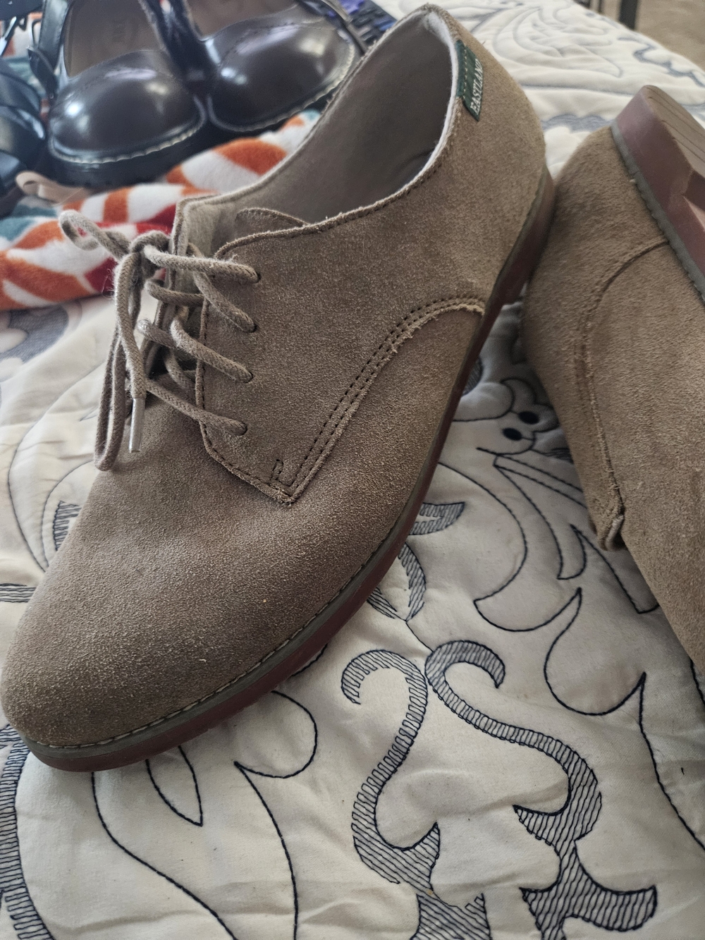 WOMAN'S Taupe Suede Lace-Up Oxfords EASTLAND - Picture 2 of 3